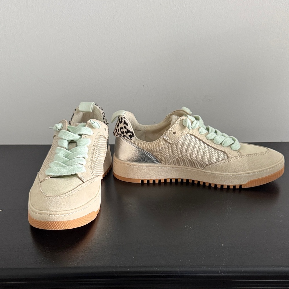Dolce‎ Vita Cream and Silver Women's Sneakers Sz 6